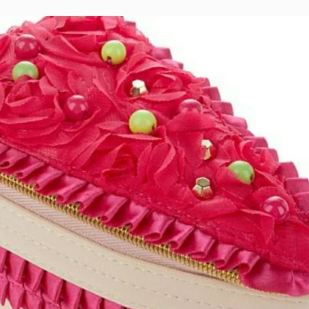 Betsey Johnson LETS EAT CAKE WRISTLET-COLLECTIBLE - Picture 8 of 9